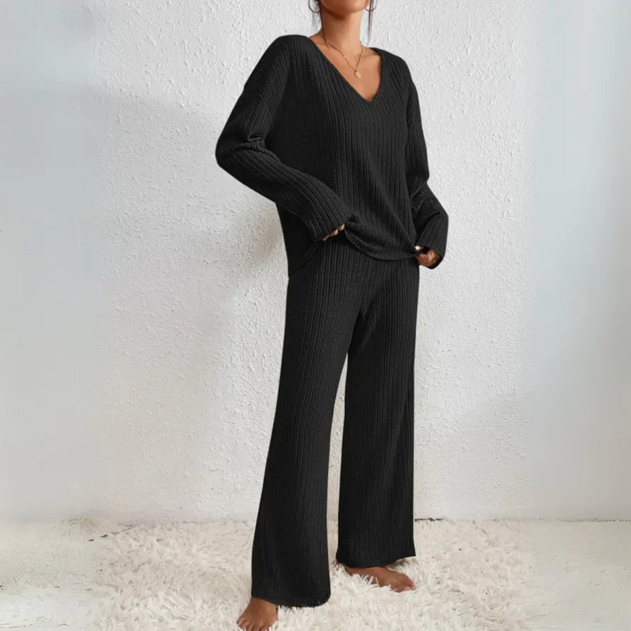 Vivienne | Two-Piece Set With Straight Trousers And V-Neck Top | Last day 80% off!